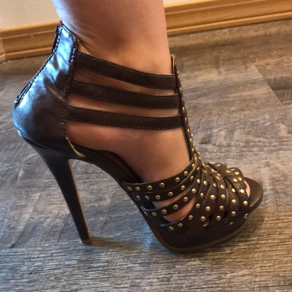 Brown club zip-up heels